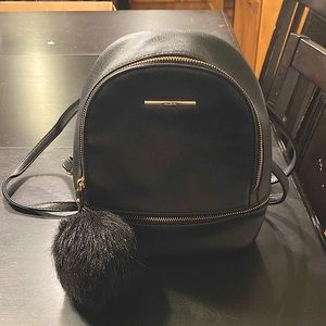 Used but it’s still like brand new condition. Comes with cute black pom pom.